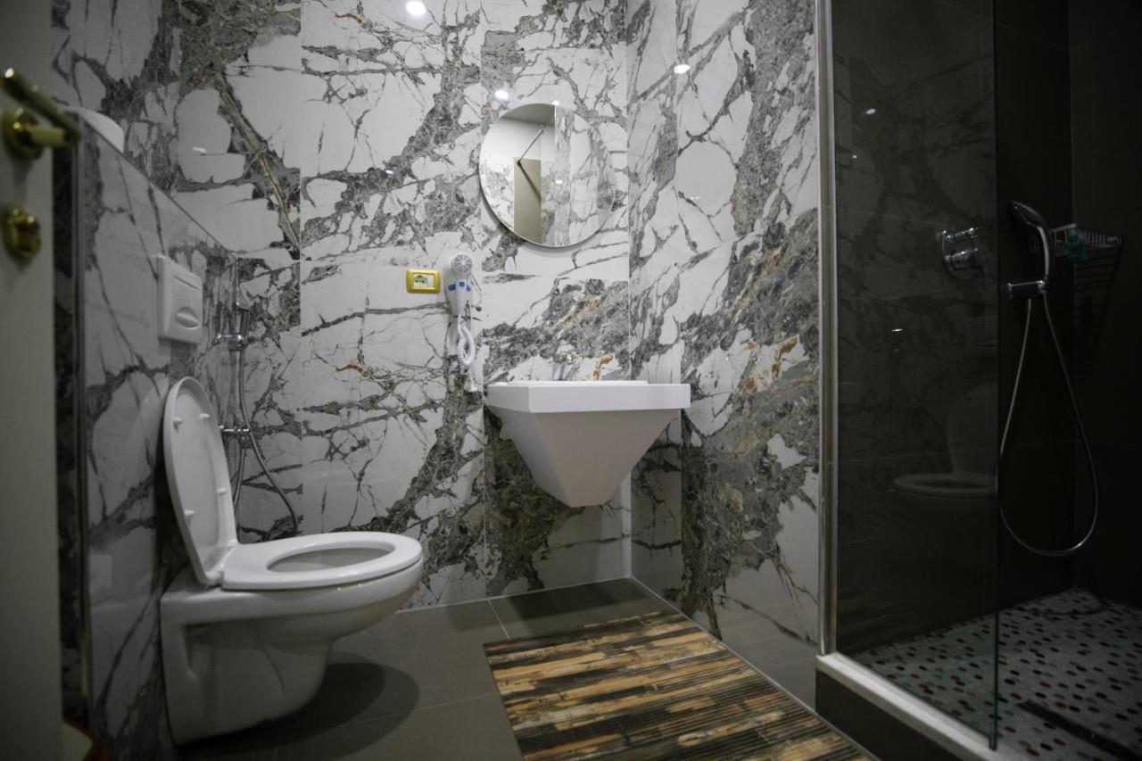 Hotel Lotus Tirana Eksteriør billede